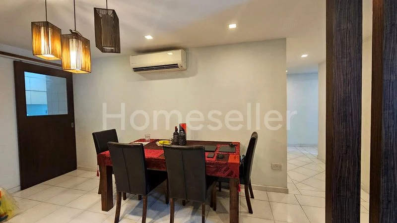 Executive HDB for Sale in 182 Edgefield Plains - Image 2