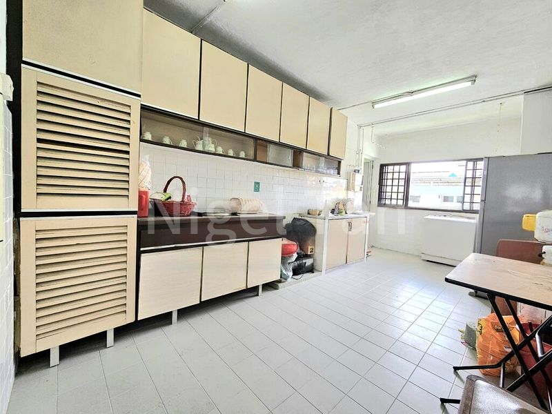 3 Room (3NG) HDB for Sale in  212 Ang Mo Kio Avenue 3 - Image 1