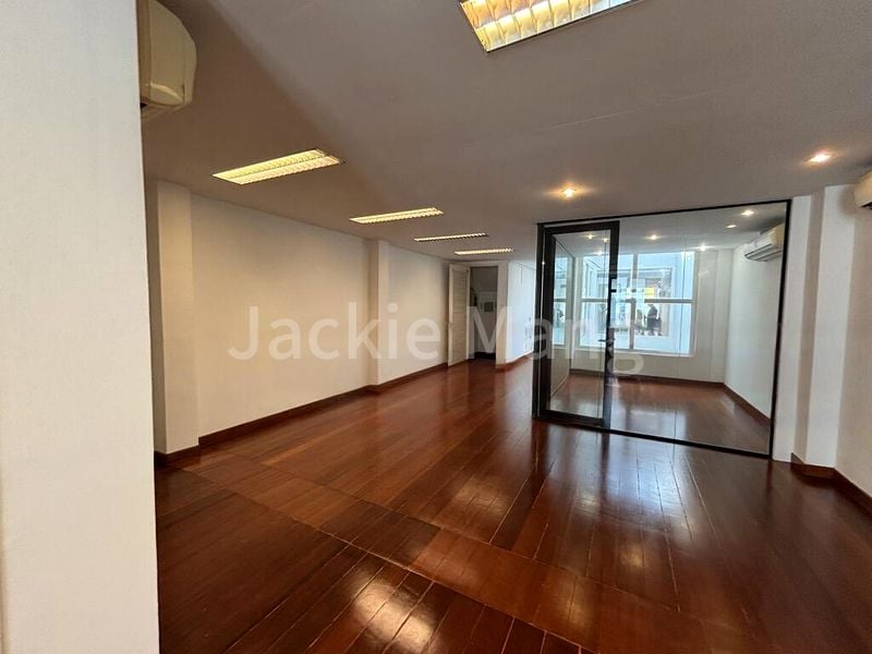 Shop / Shophouse for Rent: 72 Tras Street, Available Now! - Image 7