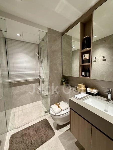 4 Bed Condo for Sale in Parktown Residence - Image 6