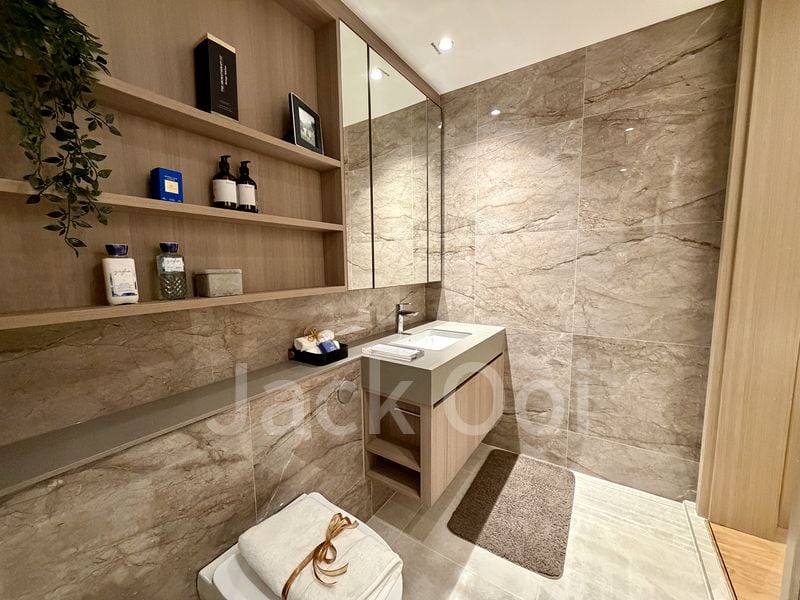 4 Bed Condo for Sale in Parktown Residence - Image 1