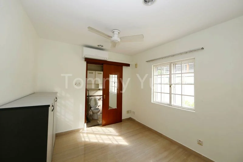 6 Bed Corner Terrace (Landed) for Rent in  Dunman Lane - Image 8