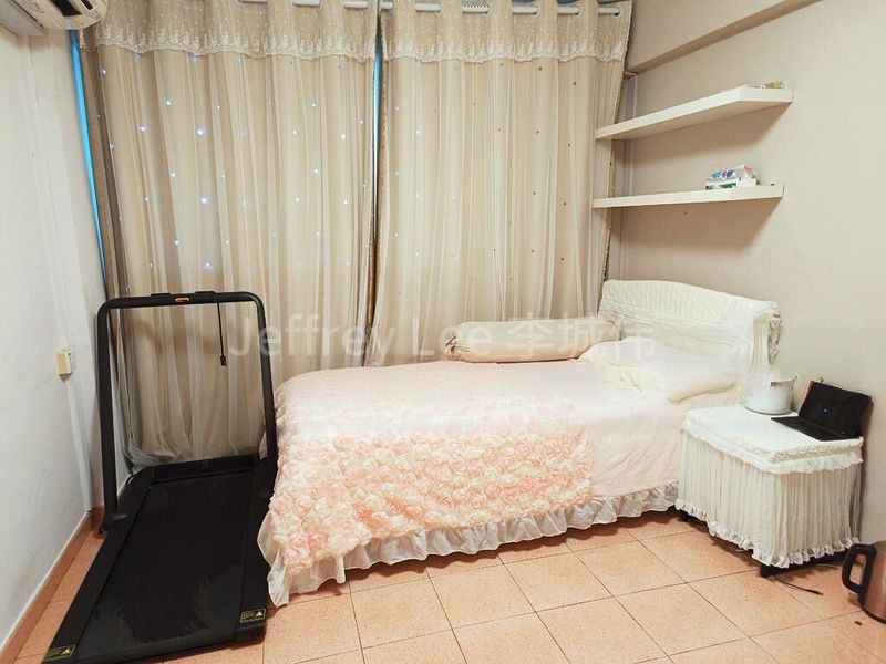 Common Room (HDB) for Rent in  111 Tampines Street 11 - Image 5