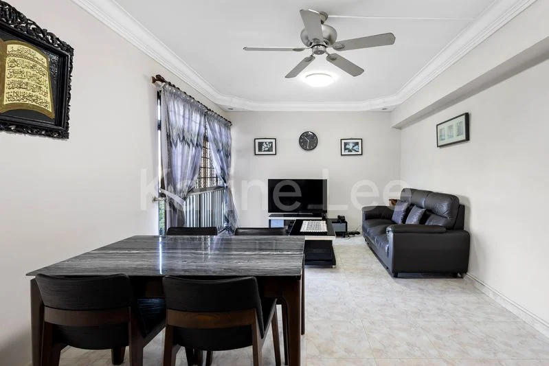 4 Room (4A) HDB for Sale in 462 Clementi Avenue 3 - Image 2