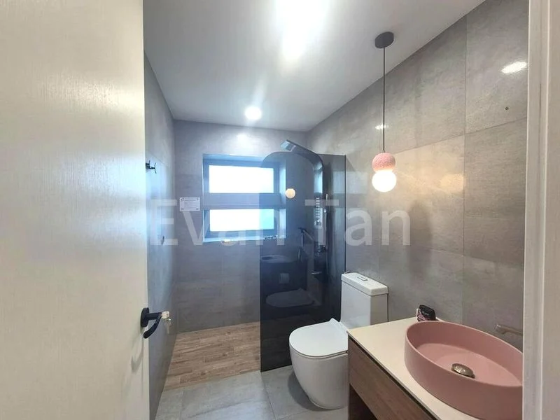 6 Bed Executive Condo for Rent in Whitewater - Image 6