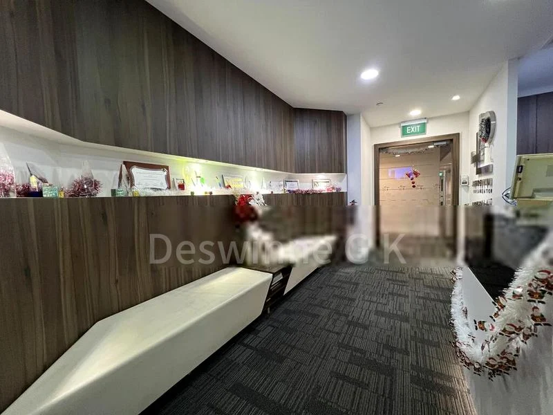 Office for Sale: International Plaza - Image 8