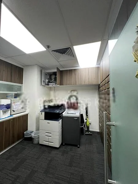 Office for Sale: International Plaza - Image 11