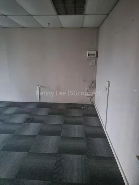 Office for Rent: Thong Chai Building - Image 3