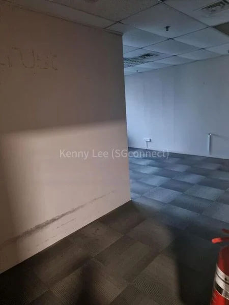Office for Rent: Thong Chai Building - Image 2