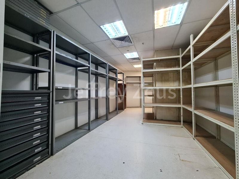 Office for Sale: The Plaza - Image 8