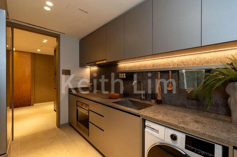5 Bed Condo for Sale in Holland Avenue - Image 1