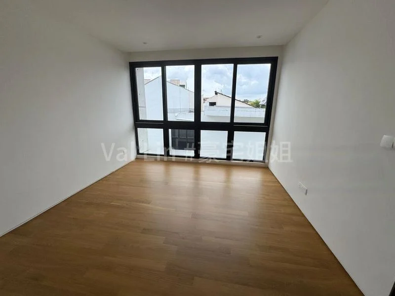 6 Bed Bungalow (Landed) for Sale in  Maryland Estate - Image 1