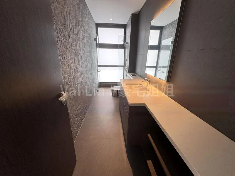 6 Bed Bungalow (Landed) for Sale in  Maryland Estate - Image 2