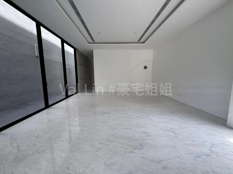 6 Bed Bungalow (Landed) for Sale in  Maryland Estate - Image 10