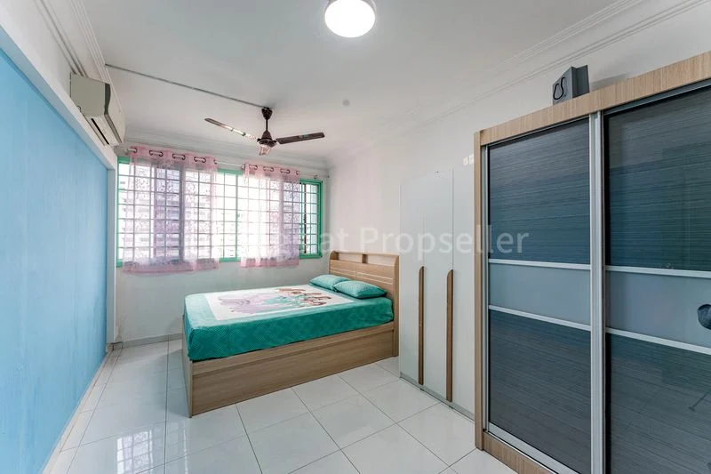 4 Room (4A) HDB for Sale in 713 Jurong West Street 71 - Image 4