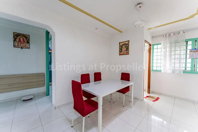 4 Room (4A) HDB for Sale in 713 Jurong West Street 71 - Image 2