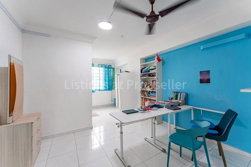 4 Room (4A) HDB for Sale in 713 Jurong West Street 71 - Image 3