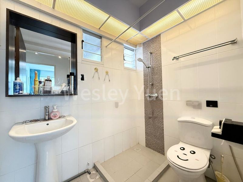 4 Room (4A) HDB for Sale in 256D Sumang Walk - Image 4