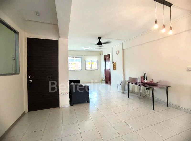 3 Room (3NG) HDB for Sale in 201E Tampines Street 23 - Image 1