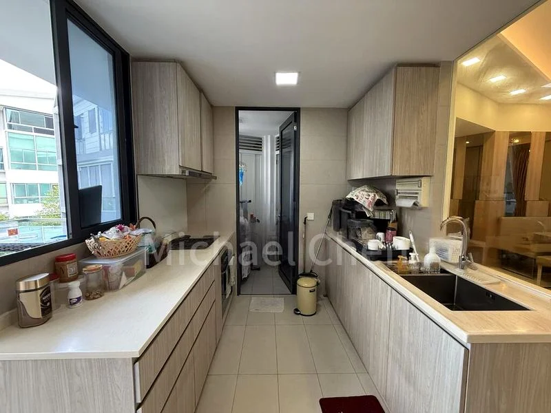3 Bed Condo for Rent in Seventy St. Patricks - Image 10