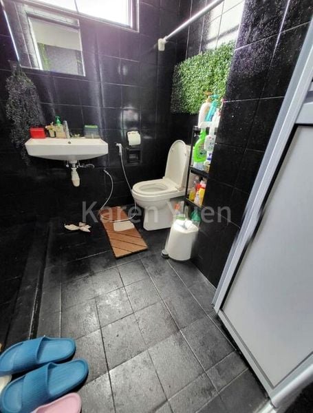 Light Industrial (B1) for Sale: Midview Building - Image 2