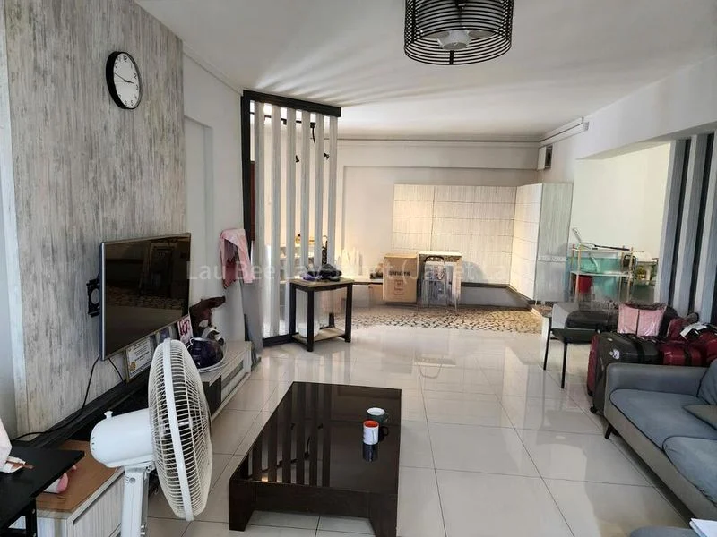 Executive HDB for Sale in  137 Rivervale Street - Image 1