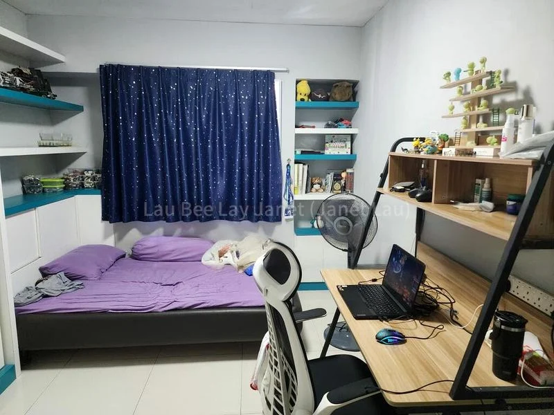 Executive HDB for Sale in  137 Rivervale Street - Image 5