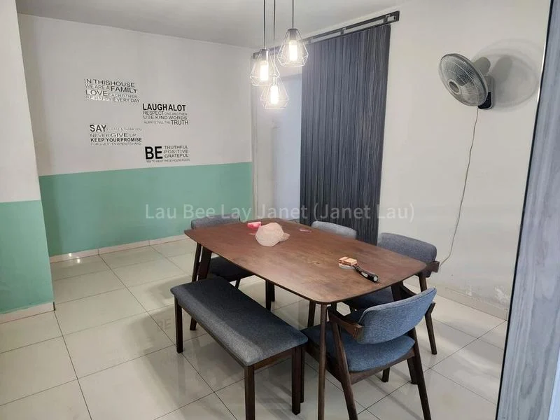 Executive HDB for Sale in  137 Rivervale Street - Image 3