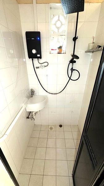 Shop / Shophouse for Rent: 2-Storey Shophouse with Attic at Geylang Road, Lorong 40 - Image 3