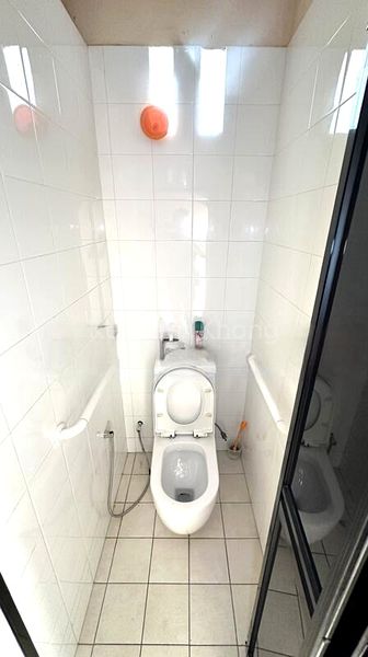 Shop / Shophouse for Rent: 2-Storey Shophouse with Attic at Geylang Road, Lorong 40 - Image 4