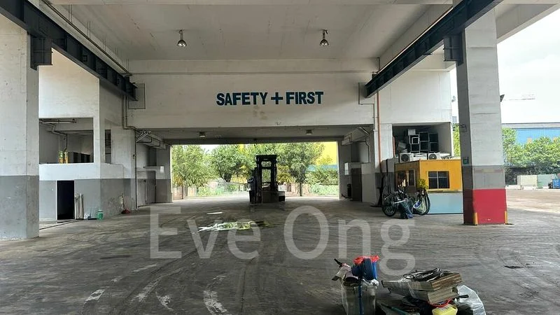 Factory / Workshop (B2) for Rent: Tuas / Overhead Crane / Open Yard - Image 1