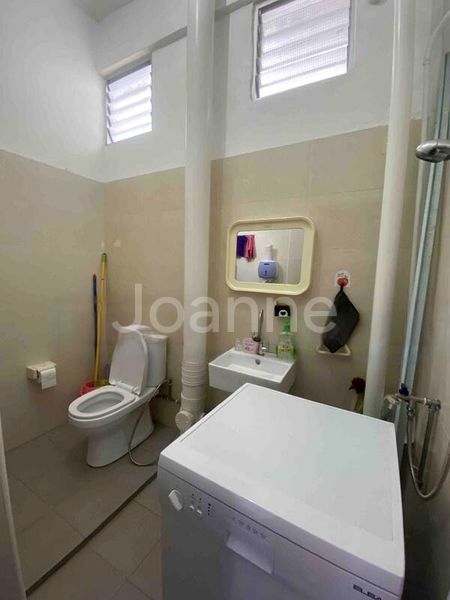 465 N. Bridge Road: Retail Shop for Sale - Image 1