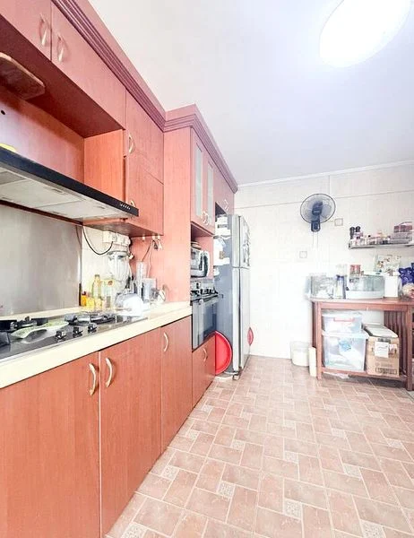 5 Room (5I) HDB for Sale in  240 Yishun Ring Road - Image 4