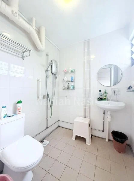 5 Room (5I) HDB for Sale in  240 Yishun Ring Road - Image 8
