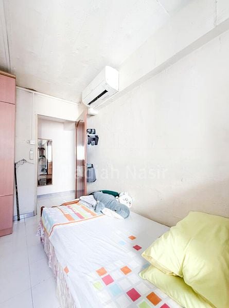 5 Room (5I) HDB for Sale in  240 Yishun Ring Road - Image 7
