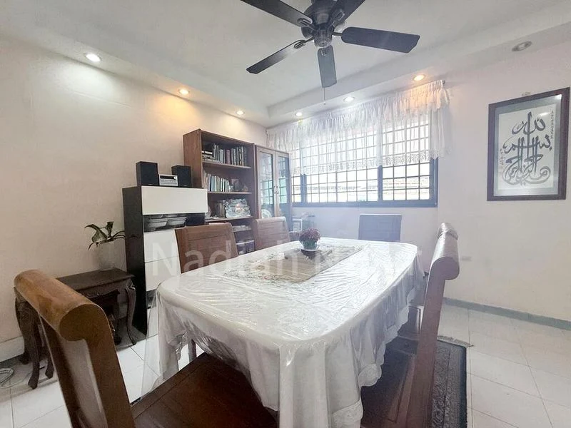 5 Room (5I) HDB for Sale in  240 Yishun Ring Road - Image 3