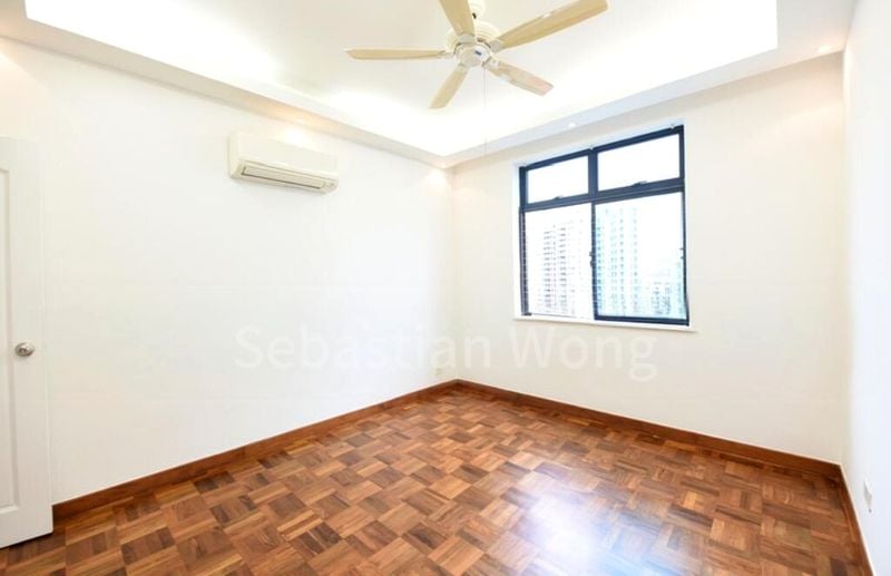 5 Bed Condo for Rent in  Spring Grove - Image 4