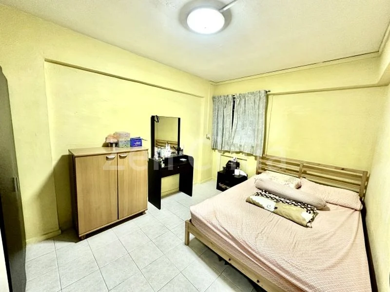 3 Room (3I) HDB for Sale in  109 Bukit Batok West Avenue 6 - Image 4