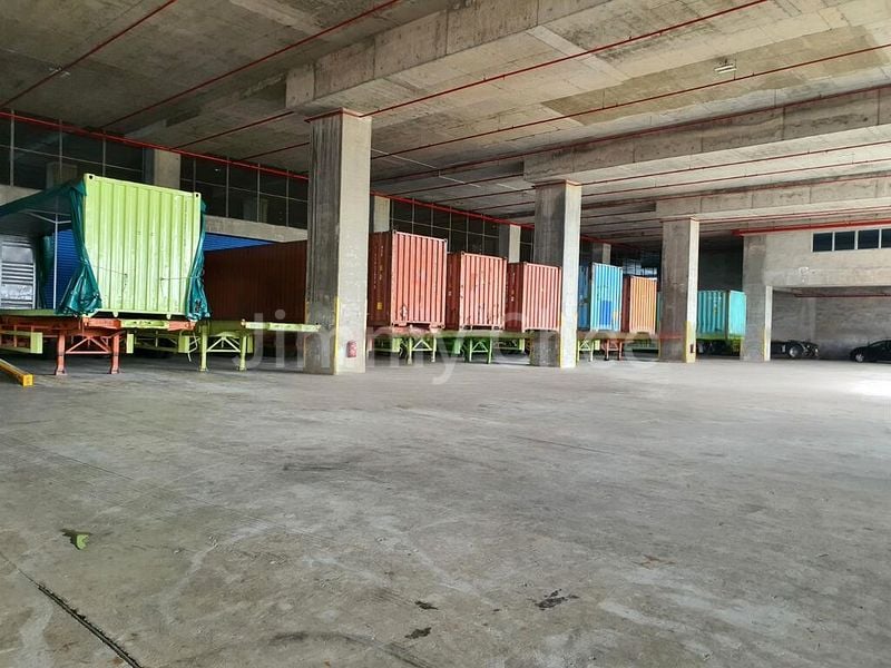 Warehouse for Rent: 8m High Entire Floor Plate | 13 Dedicated Bays - Image 3