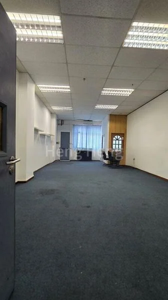 Light Industrial (B1) for Rent: 19 Woodands Industrial Park, E1 - Image 3