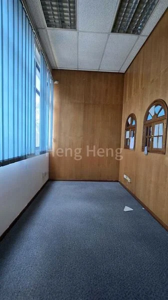 Light Industrial (B1) for Rent: 19 Woodands Industrial Park, E1 - Image 1