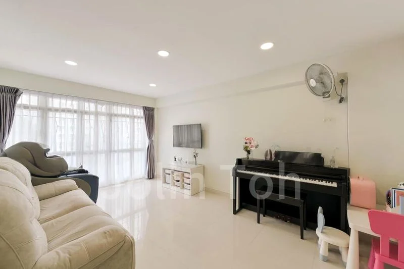5 Room (5I) HDB for Sale in 126A Edgedale Plains - Image 2