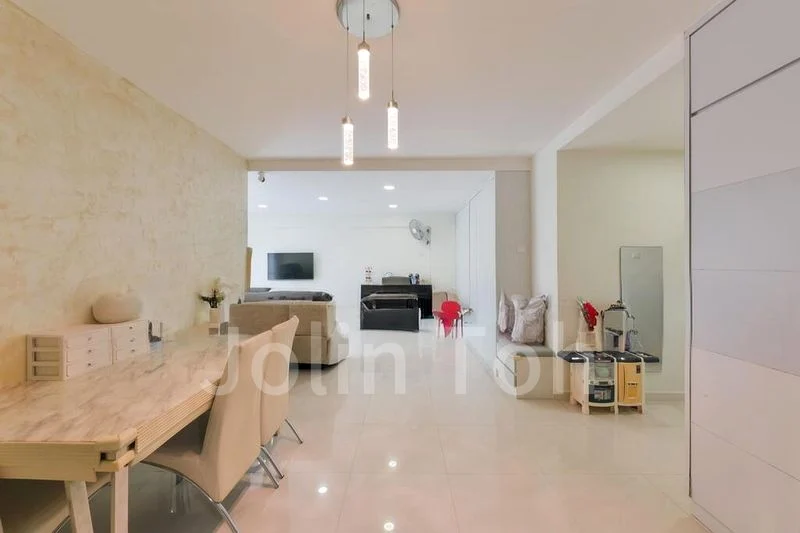 5 Room (5I) HDB for Sale in 126A Edgedale Plains - Image 3