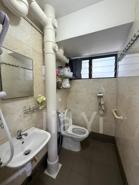 Room (HDB) for Rent in  475 Ang Mo Kio Avenue 10 - Image 7