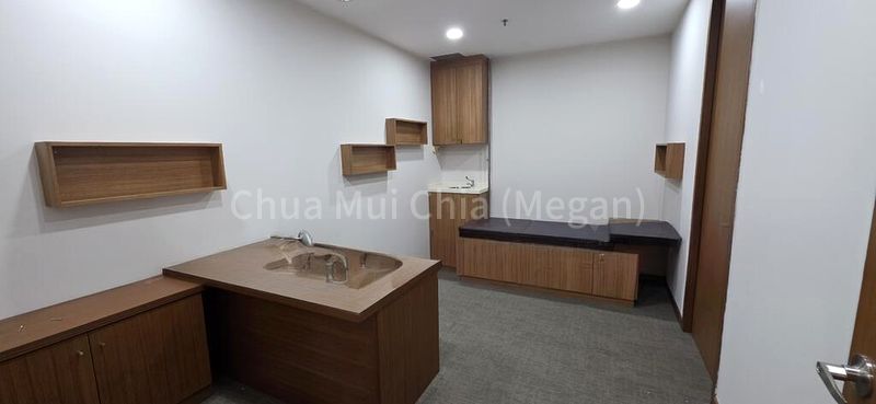 Mall Shop for Rent: Lucky Plaza - Image 2