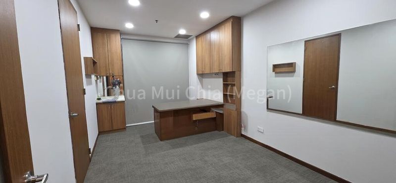 Mall Shop for Rent: Lucky Plaza - Image 1
