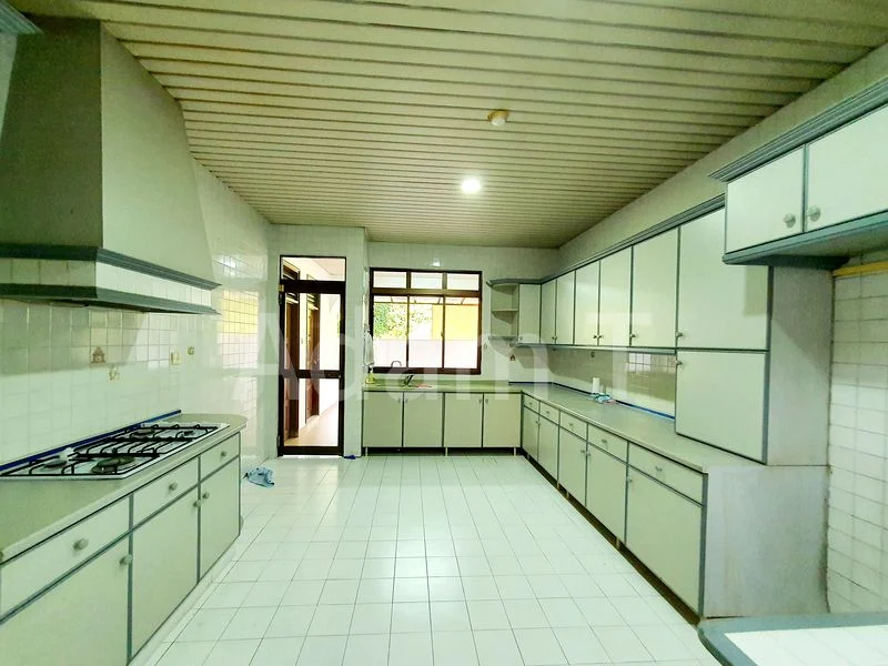 5 Bed Semi-Detached House (Landed) for Rent in  Springleaf Garden Estate - Image 4