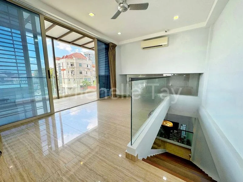 4 Bed Corner Terrace (Landed) for Sale in  Upper Serangoon Shopping Centre - Image 9