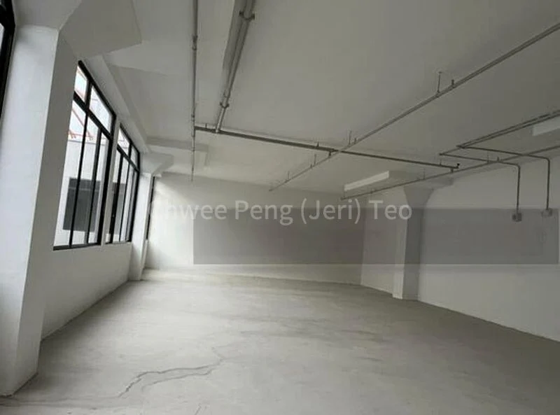Light Industrial (B1) for Rent: Grantral Complex - Image 10