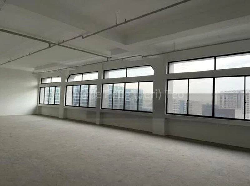 Light Industrial (B1) for Rent: Grantral Complex - Image 16